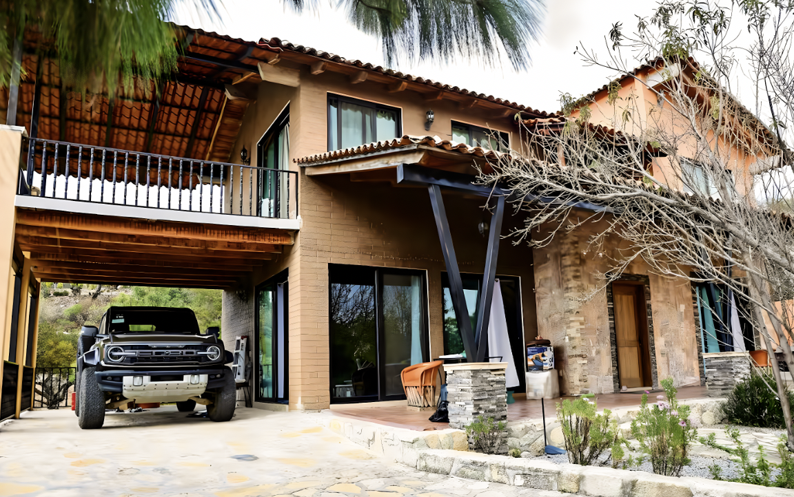 NO está EMBRUJADA: NADIE QUISO LEVANTAR la PALETA para COMPRAR CABAÑA del MENCHO EMPALETADA… 13 millones de pesos nomás.